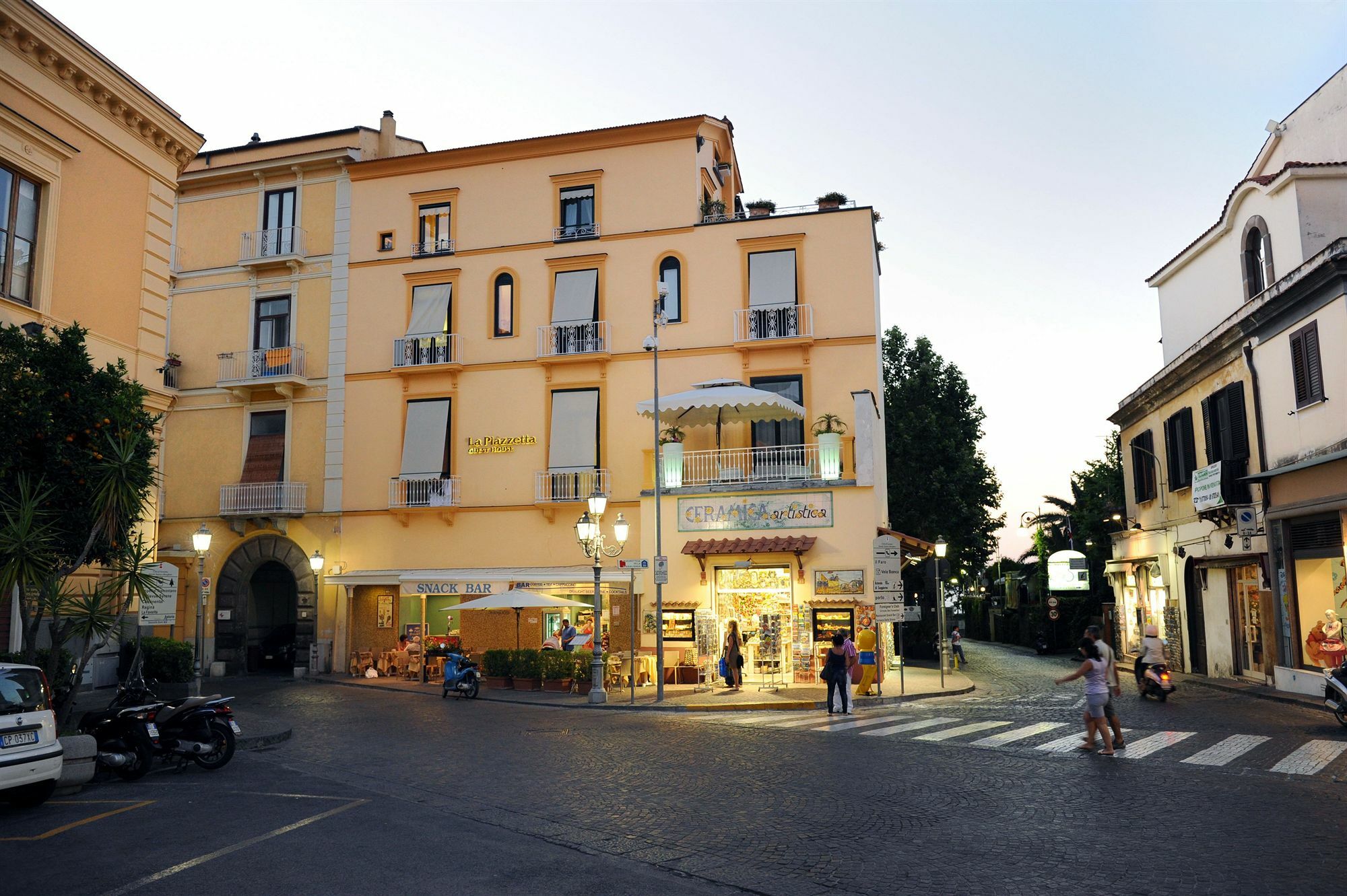 La Piazzetta Guest House Sorrento Exteriör bild